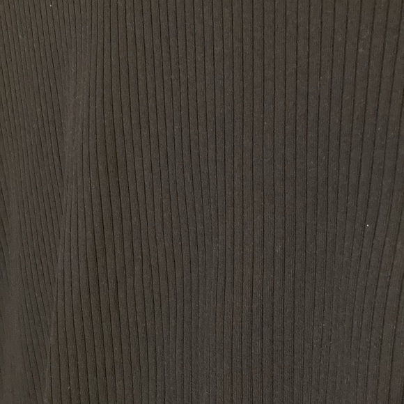 Cropped Ribbed Top - Picture 3 of 6